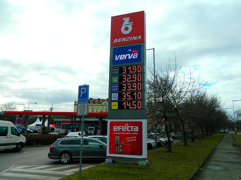 Benzina upevňuje vedoucí pozici 